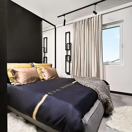 شقة Black&gold